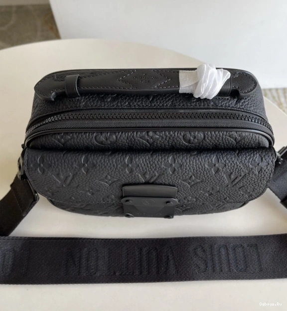 VUITTON S LOUIS LOCK MESSENGER 0227